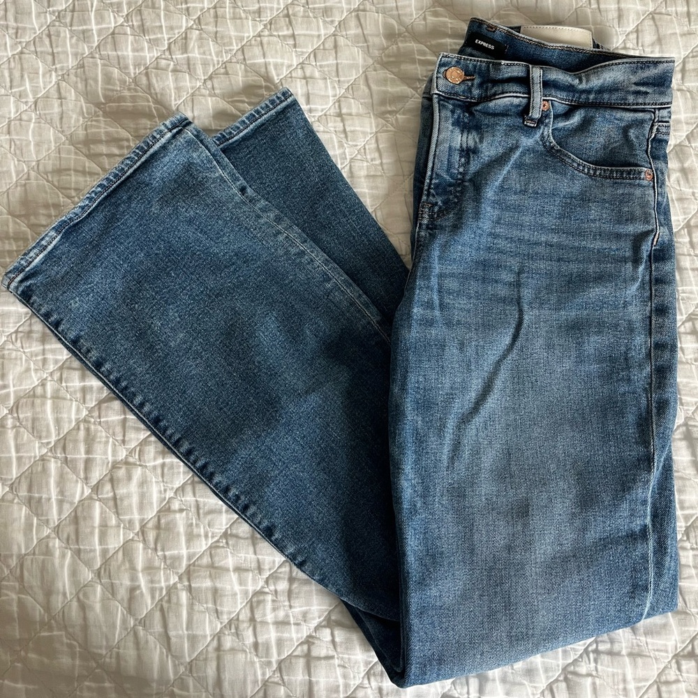 Express 	MID RISE MEDIUM WASH BOOTCUT 8R - Picture 2 of 2